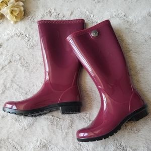 Ugg w/ Shaye rain boots Size 6 Garnet